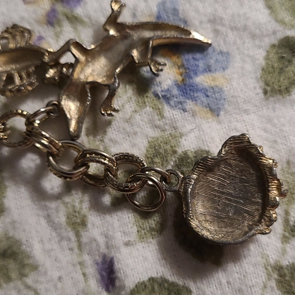EUC GOLD-TONE NAUTICAL CHARM BRACELET - Picture 8 of 8